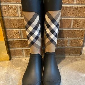 Burberry rain boots size 8.